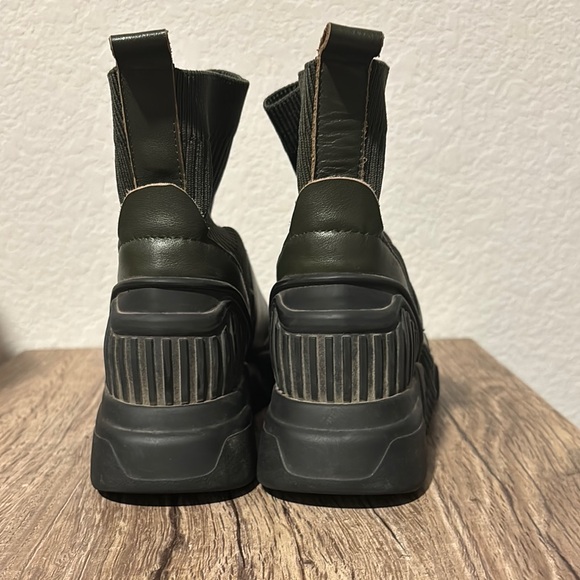 Kiss Moon Women’s Green Slip-On Shoes - Picture 2 of 6